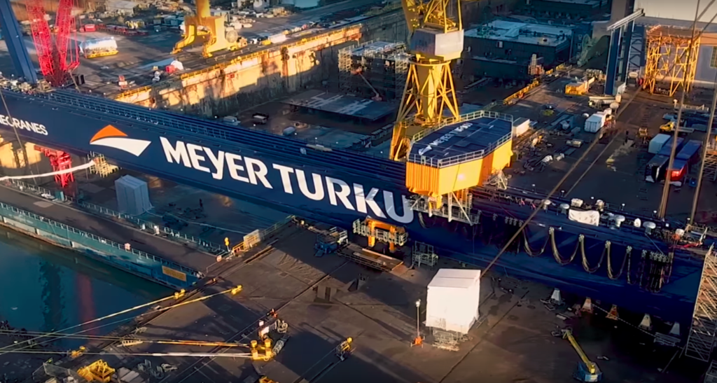 The Goliath Crane of Meyer Turku hides in an intelligent lighting system – The LED technology provided by Easy LED brings sustainable light